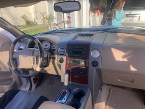 Used 2005 Ford F150 Lariat image 11