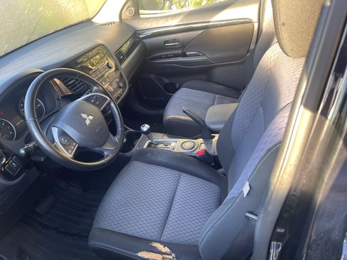 Used 2015 Mitsubishi Outlander ES image 23