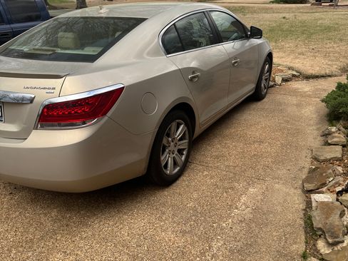 Used 2011 Buick LaCrosse CXL image 1