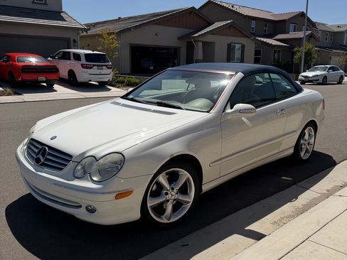 Used 2005 Mercedes-Benz CLK 320 Cabriolet image 2