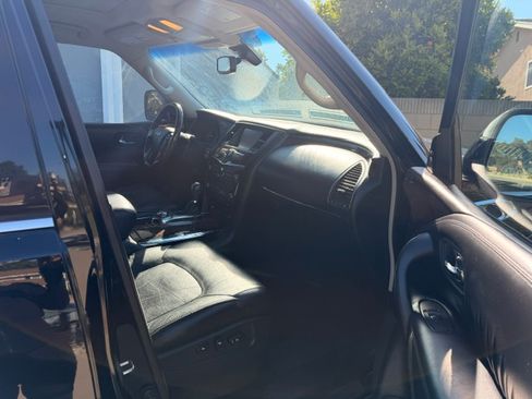 Used 2014 INFINITI QX80 4WD w/ Deluxe Touring Package image 11