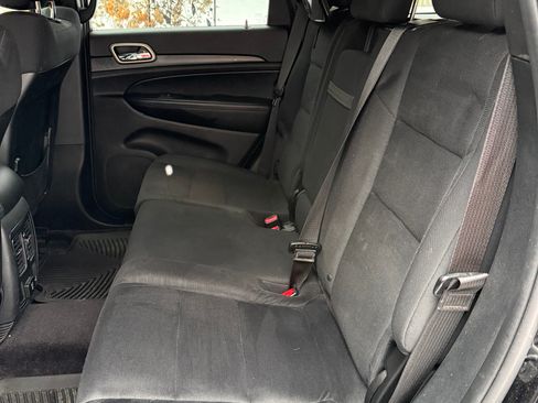 Used 2017 Jeep Grand Cherokee Laredo w/ Quick Order Package 23E image 18