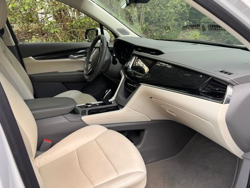 Used 2021 Cadillac XT6 Premium Luxury image 4