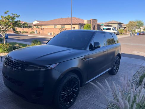 Used 2025 Land Rover Range Rover Sport SE AWD/4WD image 4