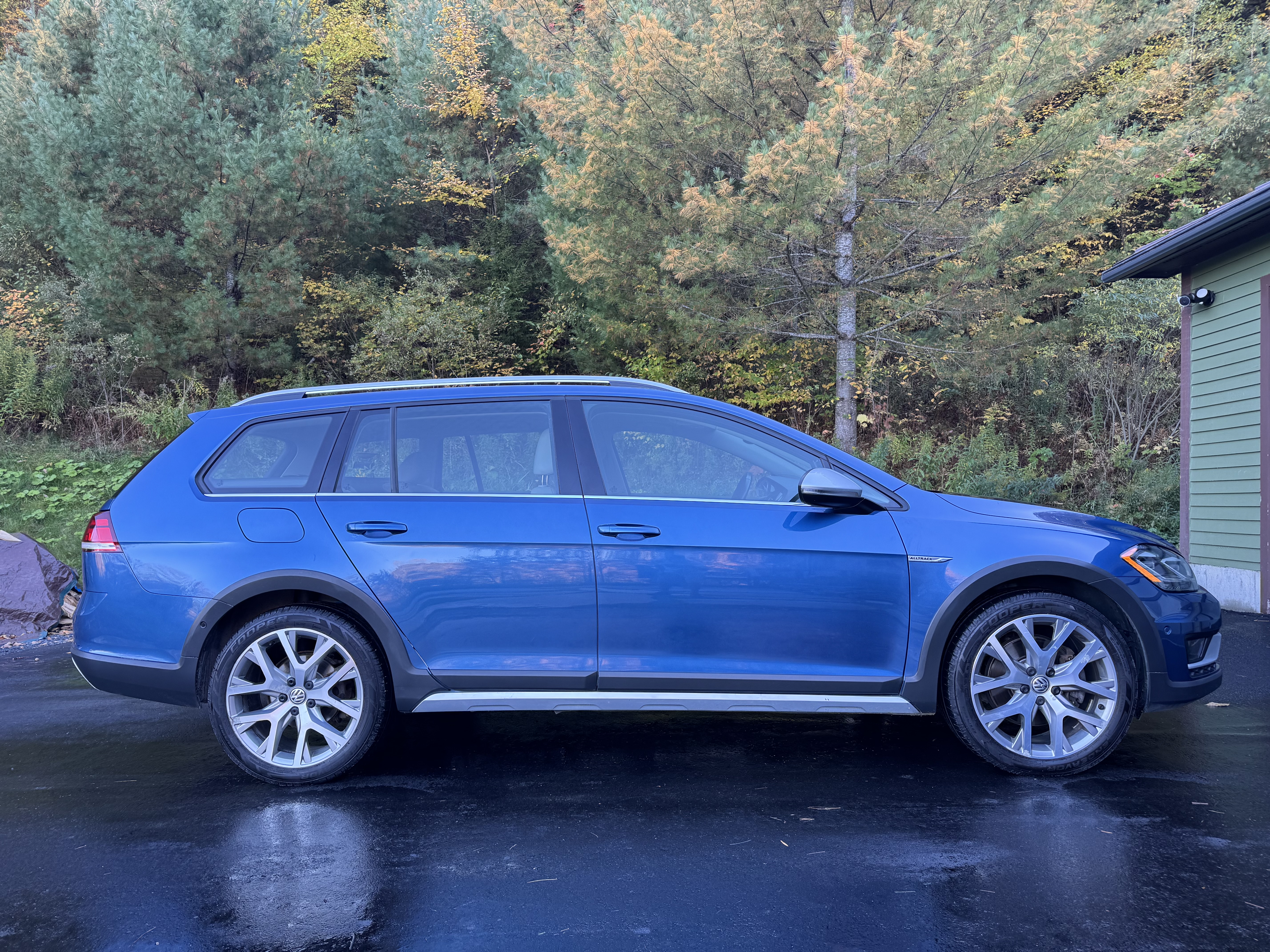 Used 2019 Volkswagen Golf Alltrack SE AWD/4WD image 2