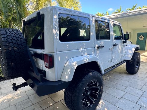 Used 2017 Jeep Wrangler Unlimited Sahara w/ Connectivity Group image 8