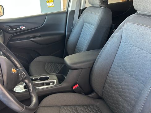 Used 2018 Chevrolet Equinox LT image 11