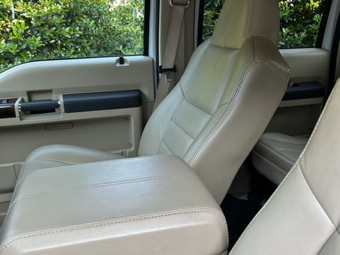 Used 2010 Ford F350 Lariat image 21