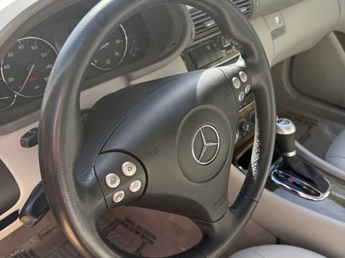 Used 2007 Mercedes-Benz C 230 Sedan image 14
