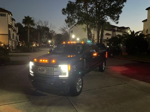 Used 2017 Ford F250 Platinum w/ Platinum Ultimate Package image 16