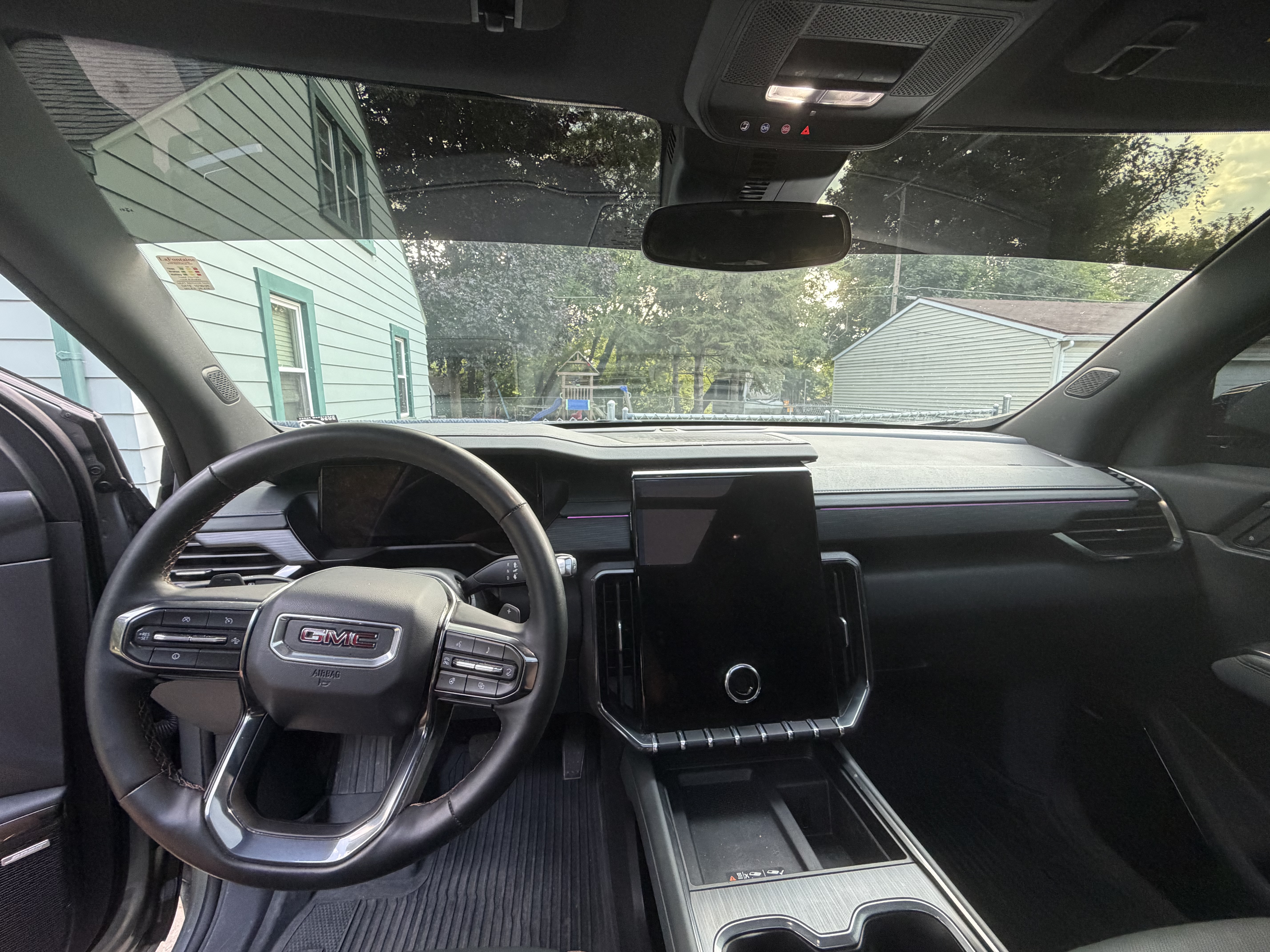 Used 2025 GMC Acadia AT4 w/ Luxury Package AWD/4WD image 2