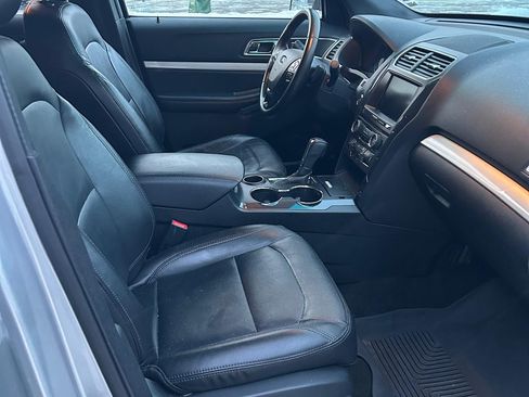 Used 2016 Ford Explorer XLT w/ Equipment Group 202A image 15