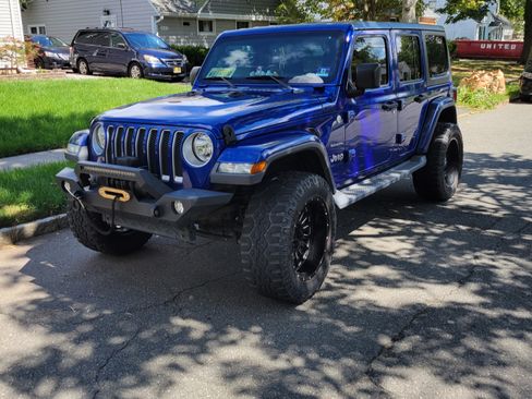 Used 2019 Jeep Wrangler Unlimited Sahara image 1