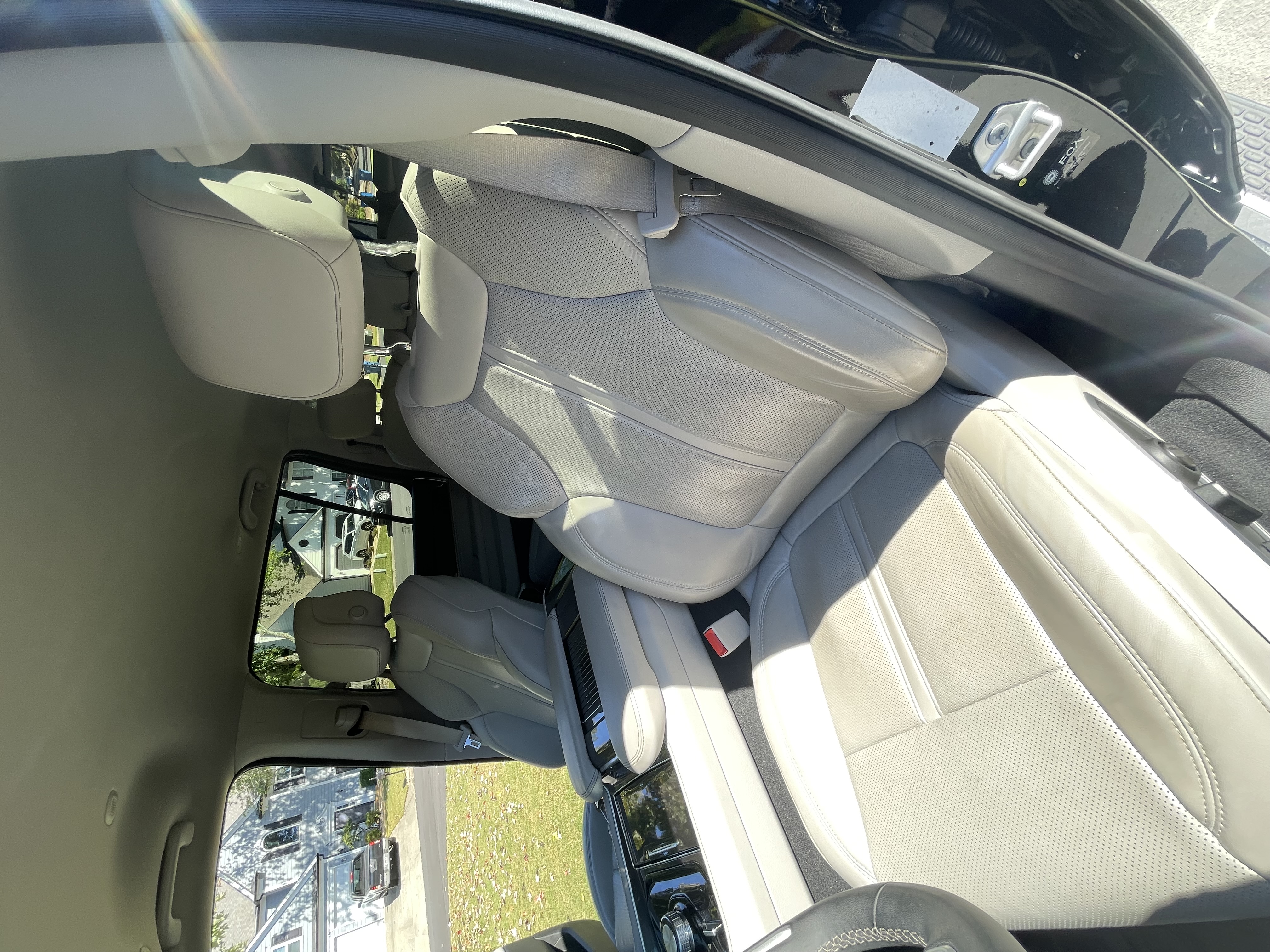 Used 2022 Jeep Wagoneer Series I AWD/4WD image 2