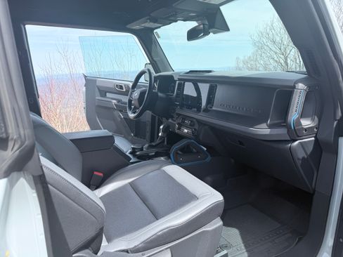 Used 2024 Ford Bronco Black Diamond w/ Sasquatch Package image 6