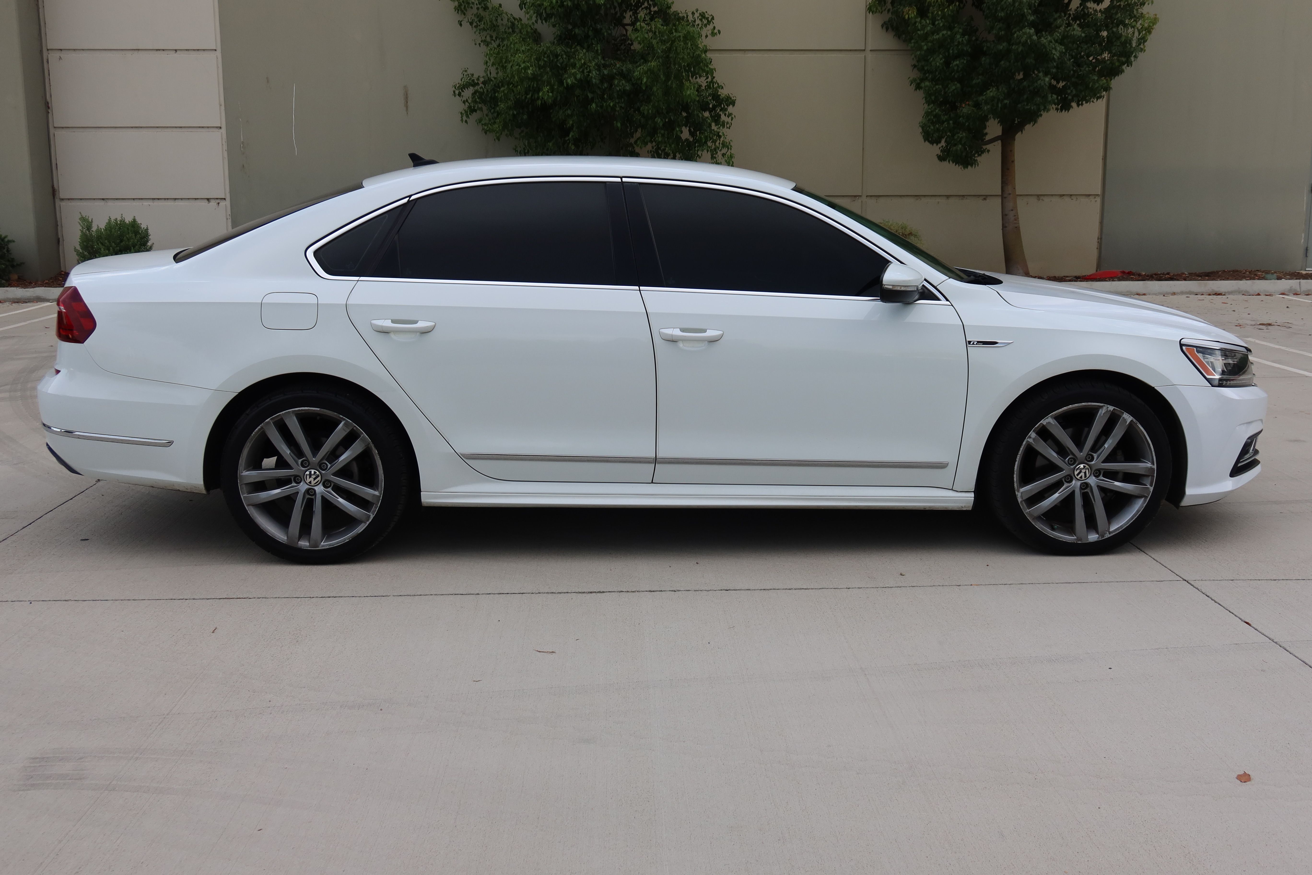 Used 2017 Volkswagen Passat 1.8T R-Line w/ R-Line Lighting Package FWD image 8