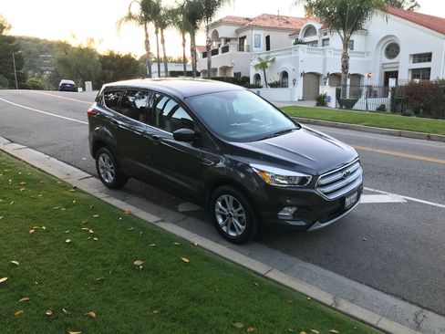 Used 2019 Ford Escape SE image 8
