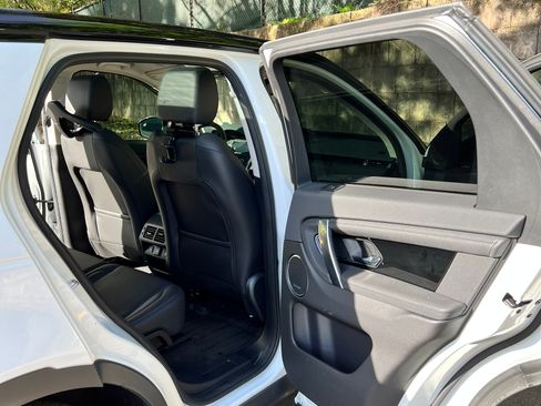 Used 2023 Land Rover Discovery Sport S image 12