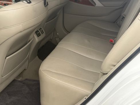 Used 2011 Toyota Camry XLE image 5