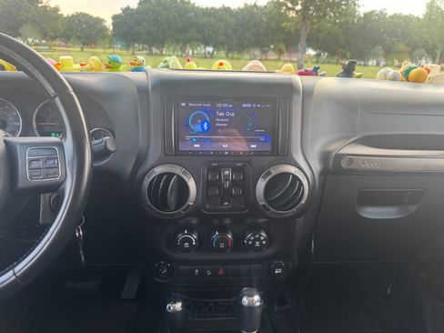 Used 2014 Jeep Wrangler Unlimited Sport w/ Quick Order Package 24S AWD/4WD image 11