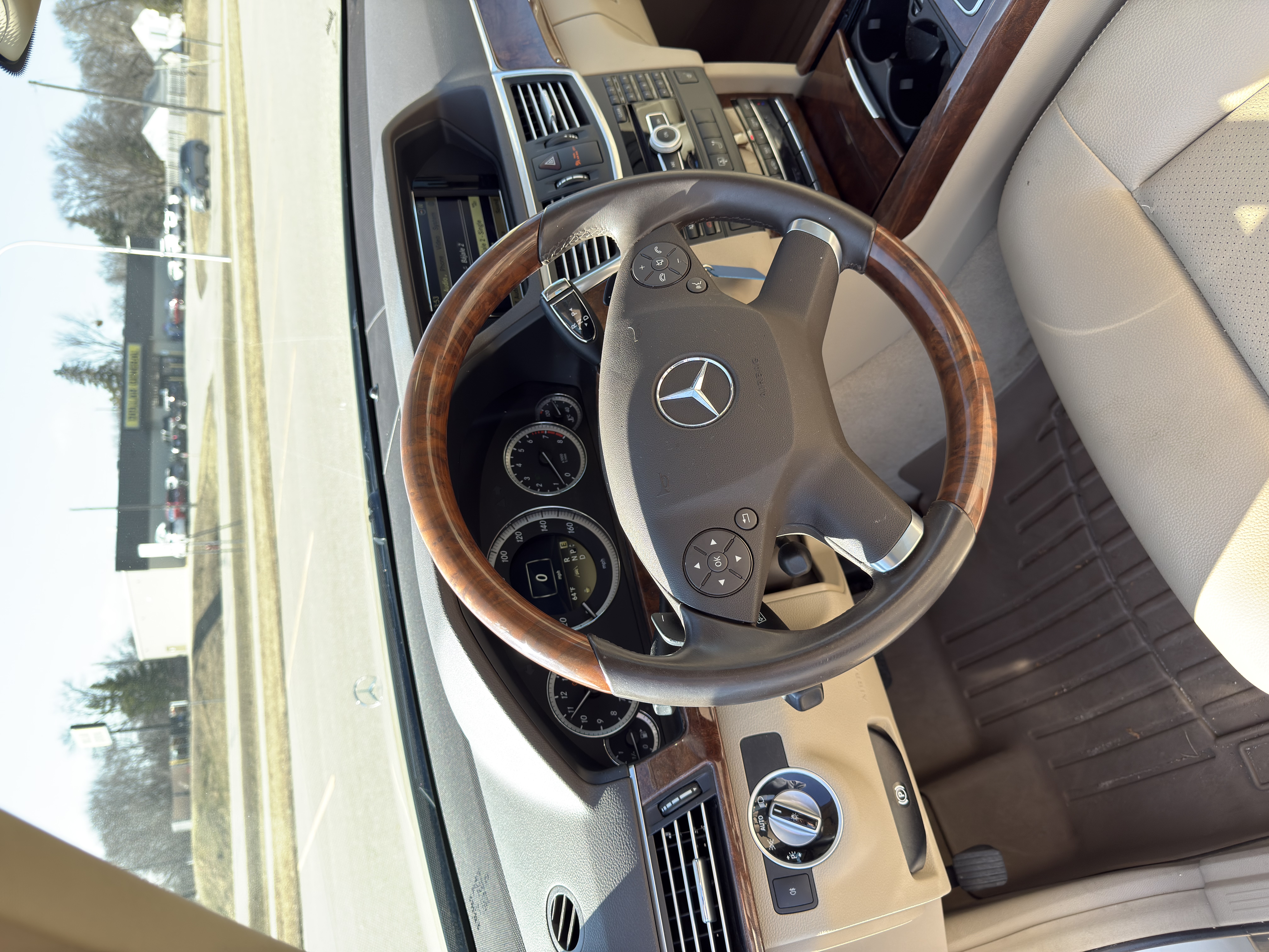Used 2012 Mercedes-Benz E 350 4MATIC Sedan image 19