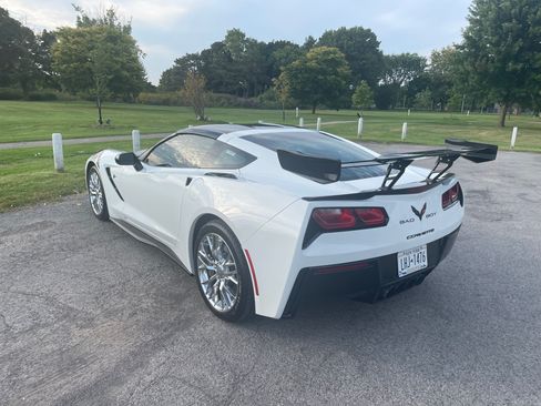 Used 2017 Chevrolet Corvette Stingray Coupe w/ Carbon Flash Badge Package RWD image 4