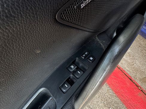 Used 2012 Hyundai Veloster w/ Style Pkg image 16