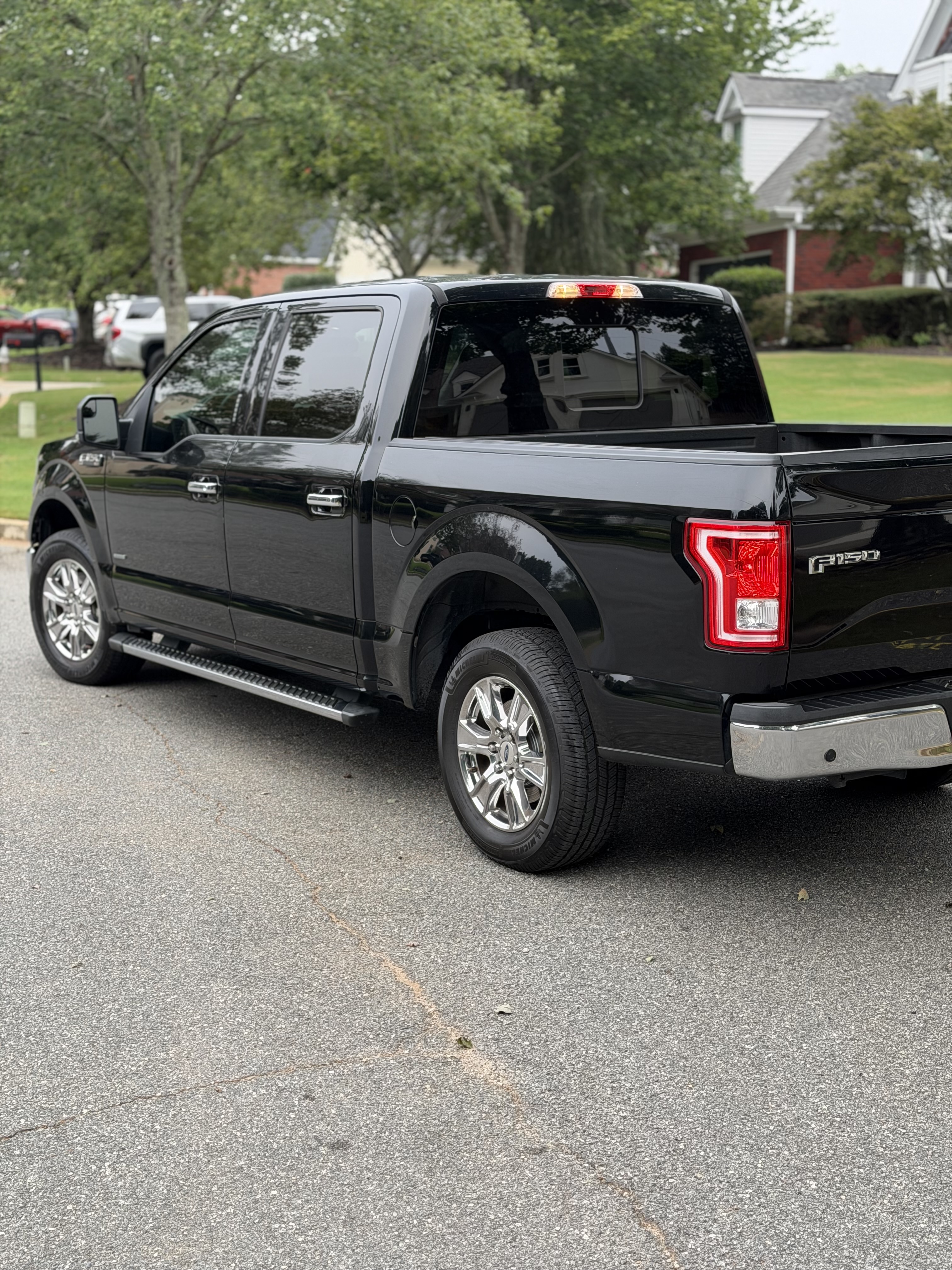 Used 2017 Ford F150 XLT w/ Equipment Group 302A Luxury RWD image 2