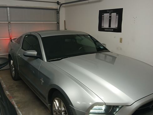 Used 2013 Ford Mustang Premium RWD image 2