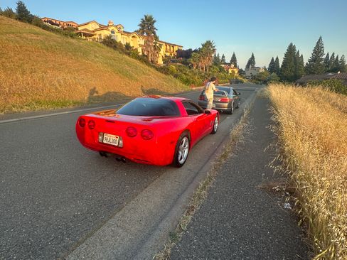 Used 2000 Chevrolet Corvette Coupe w/ Memory Pkg RWD image 17