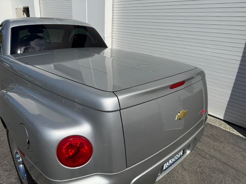 Used 2004 Chevrolet SSR w/ Preferred Equipment Group image 16