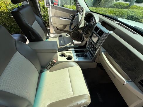Used 2008 Jeep Liberty Limited w/ Premium Group II RWD image 8