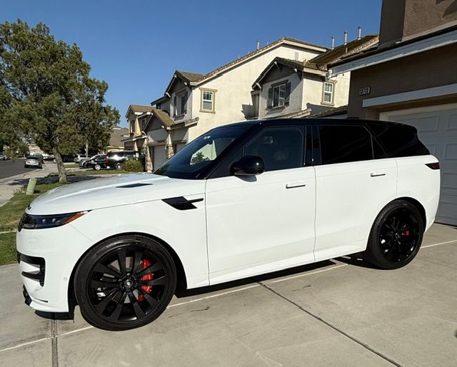 Used 2025 Land Rover Range Rover Sport Dynamic SE AWD/4WD image 1