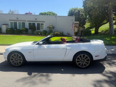 Used 2011 Ford Mustang GT Premium w/ Electronics Pkg RWD image 10