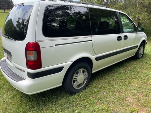 Used 1999 Chevrolet Venture Extended w/ Preferred Equipment Group 2 image 4