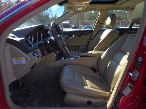 Used 2013 Mercedes-Benz C 300 4MATIC Sedan image 8