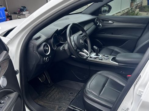 Used 2022 Alfa Romeo Stelvio Ti AWD/4WD image 16