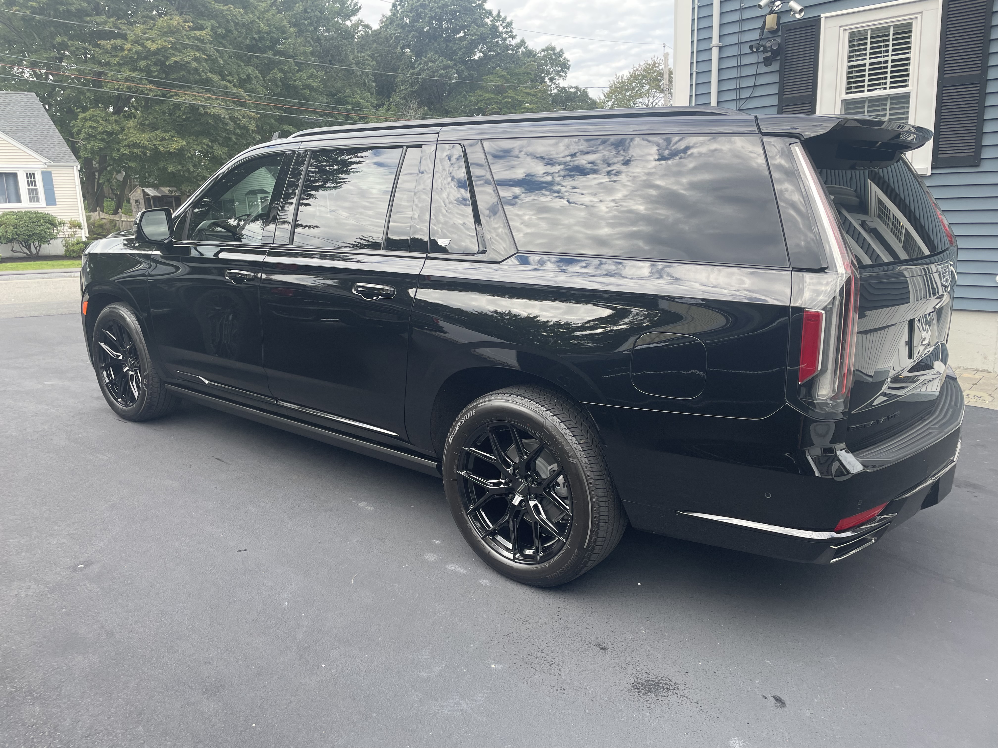 Used 2022 Cadillac Escalade ESV Sport Platinum w/ Heavy-Duty Trailer Package AWD/4WD image 5