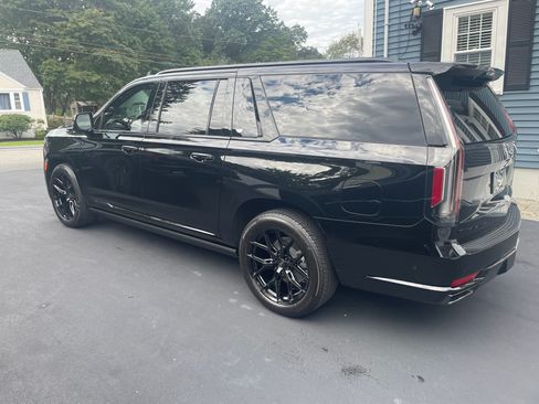 Used 2022 Cadillac Escalade ESV Sport Platinum w/ Heavy-Duty Trailer Package AWD/4WD image 5