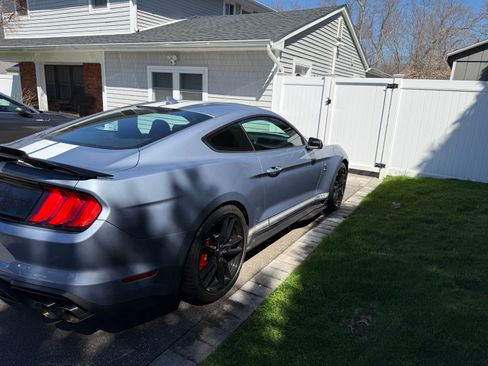 Used 2022 Ford Mustang Shelby GT500 w/ Technology Package image 2