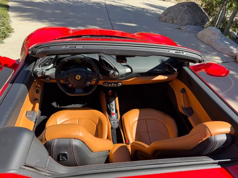 Used 2018 Ferrari 488 Spider RWD image 16