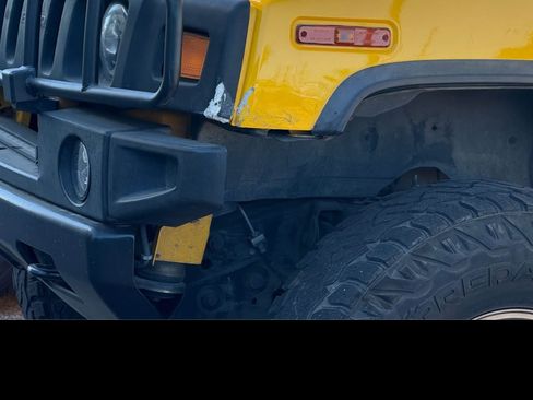 Used 2003 HUMMER H2 w/ Preferred Equipment Group image 18