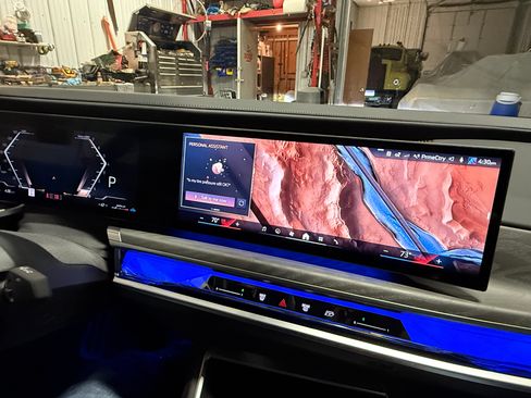 Used 2024 BMW 760i xDrive w/ Executive Package image 17