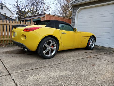 Used 2008 Pontiac Solstice Convertible w/ Premium Package image 3