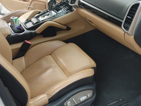 Used 2016 Porsche Cayenne S image 8