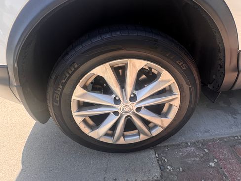 Used 2018 Nissan Rogue Sport SV FWD image 11