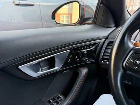 Used 2014 Jaguar F-TYPE S image 10