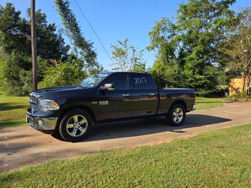 Used 2017 RAM 1500 Big Horn image 2