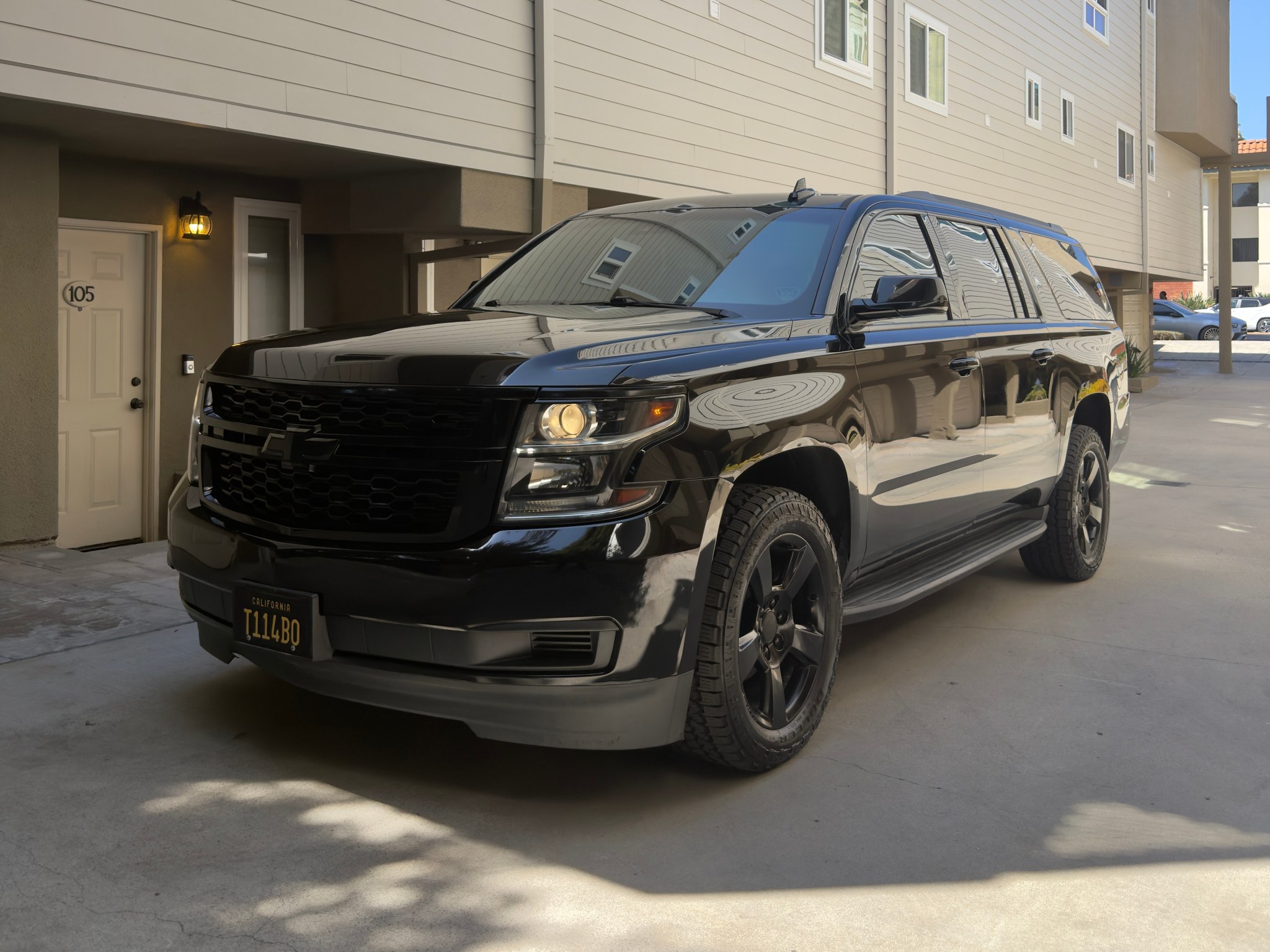 Used 2019 Chevrolet Suburban LT RWD image 2