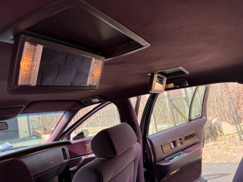 Used 1993 Cadillac Fleetwood Sedan RWD image 8